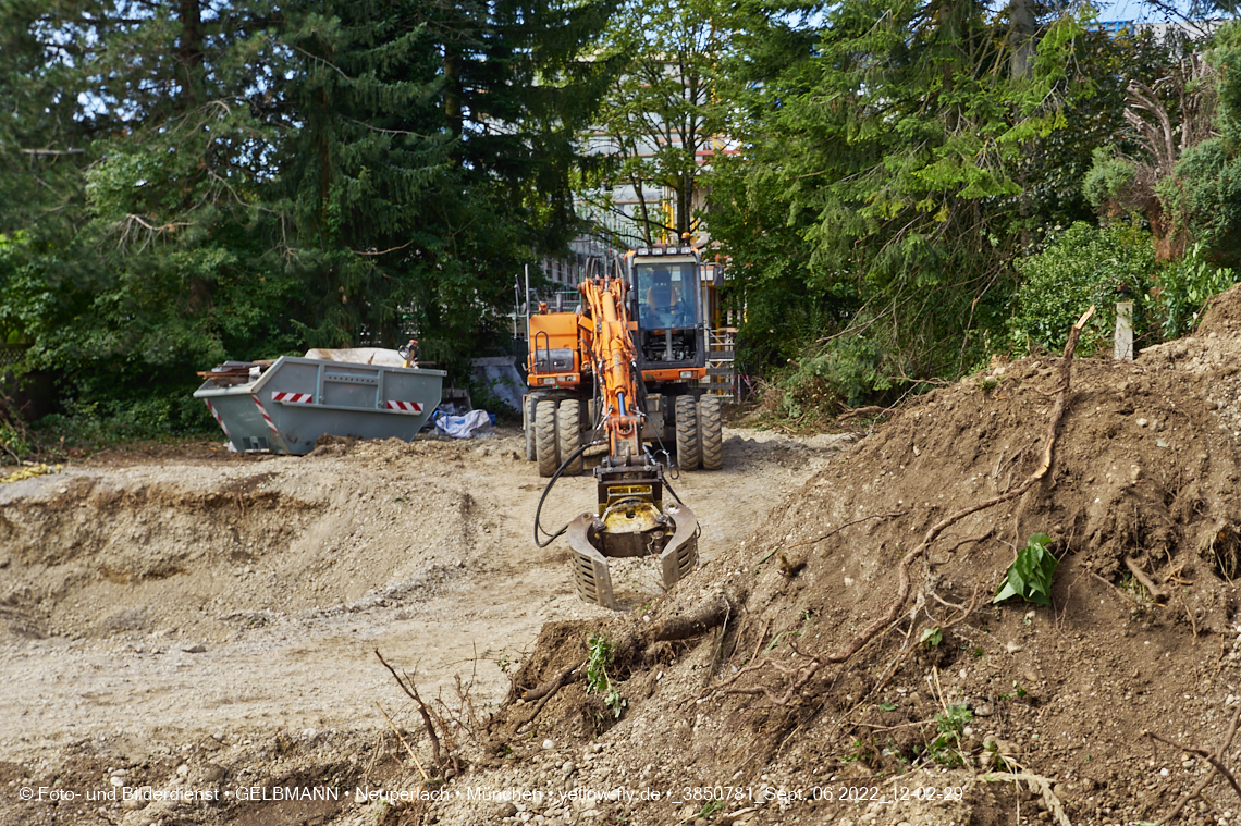 06.09.2022 - Baustelle an der Niederalmstraße 16 und Hugo-Lang-Bogen 13 in Neuperlach-Trudering
